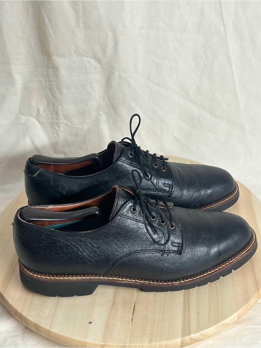 H.S. TRASK BLACK BISON LEATHER OXFORDS MENS US 9